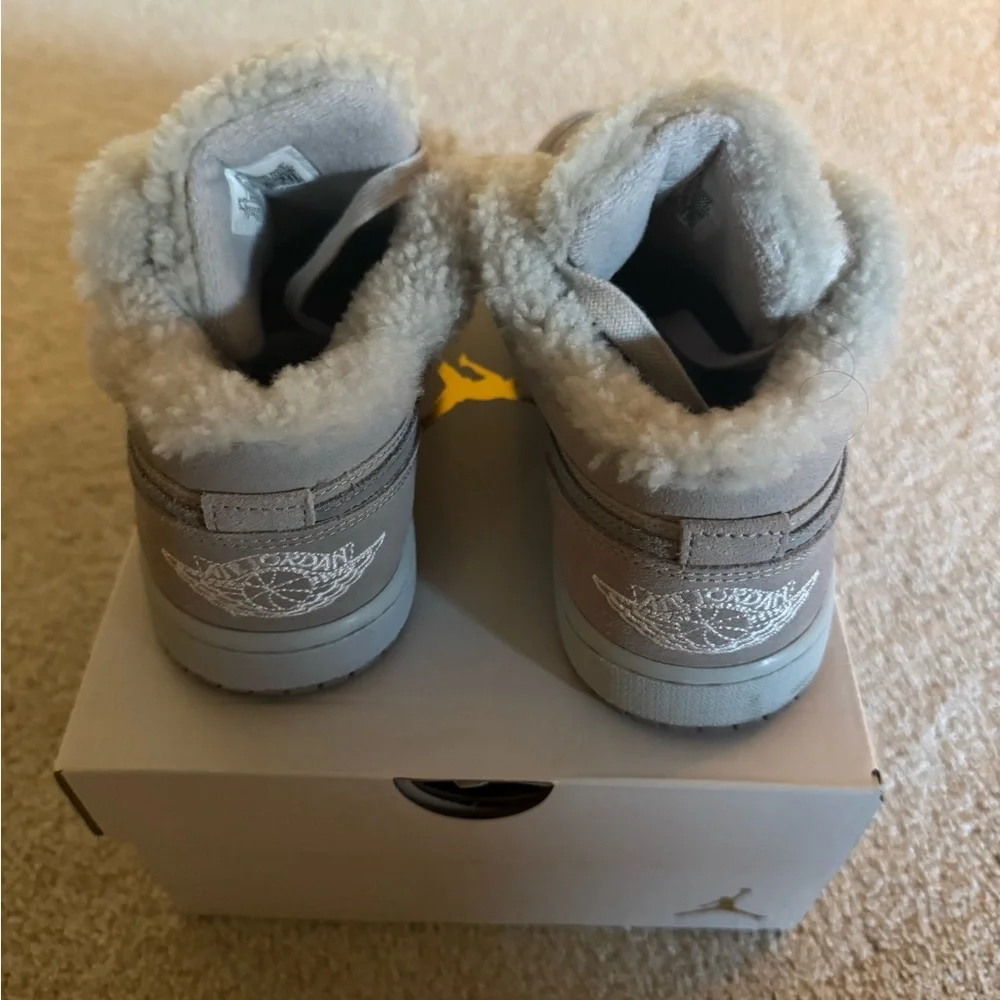Women’s Air Jordan 1 Low SE Sherpa Fleece - Picture 3 of 11